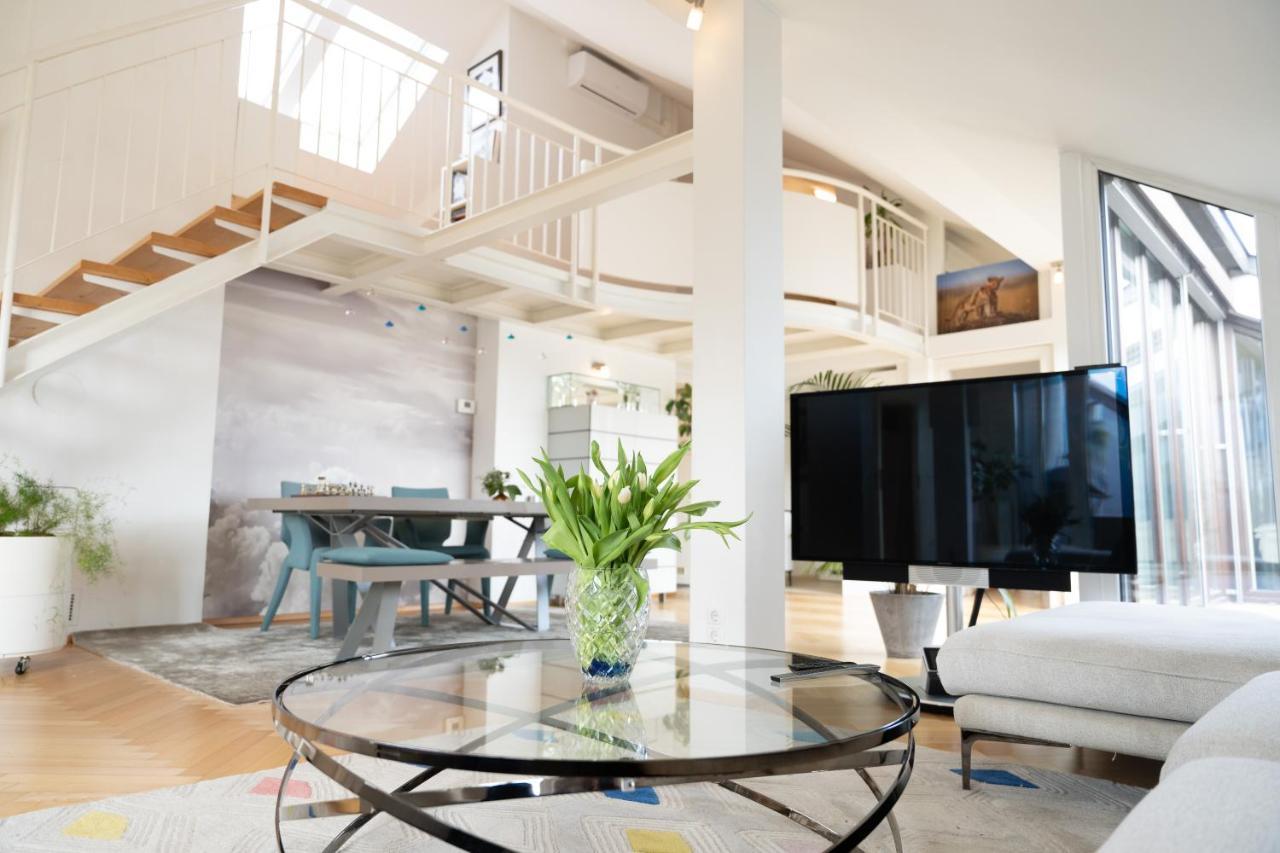 Stunning 100m In - Center Apartament *